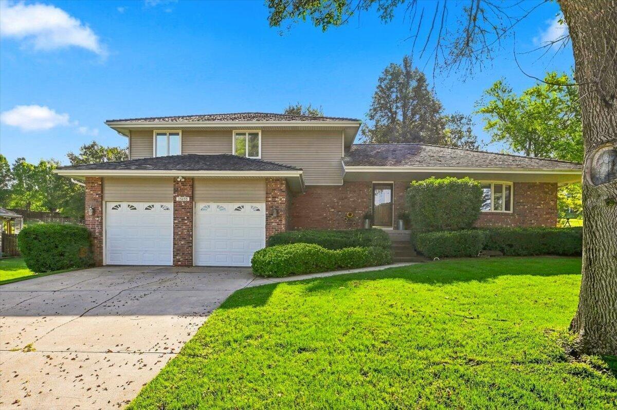 Bobby Ln, Council Bluffs, IA 51503