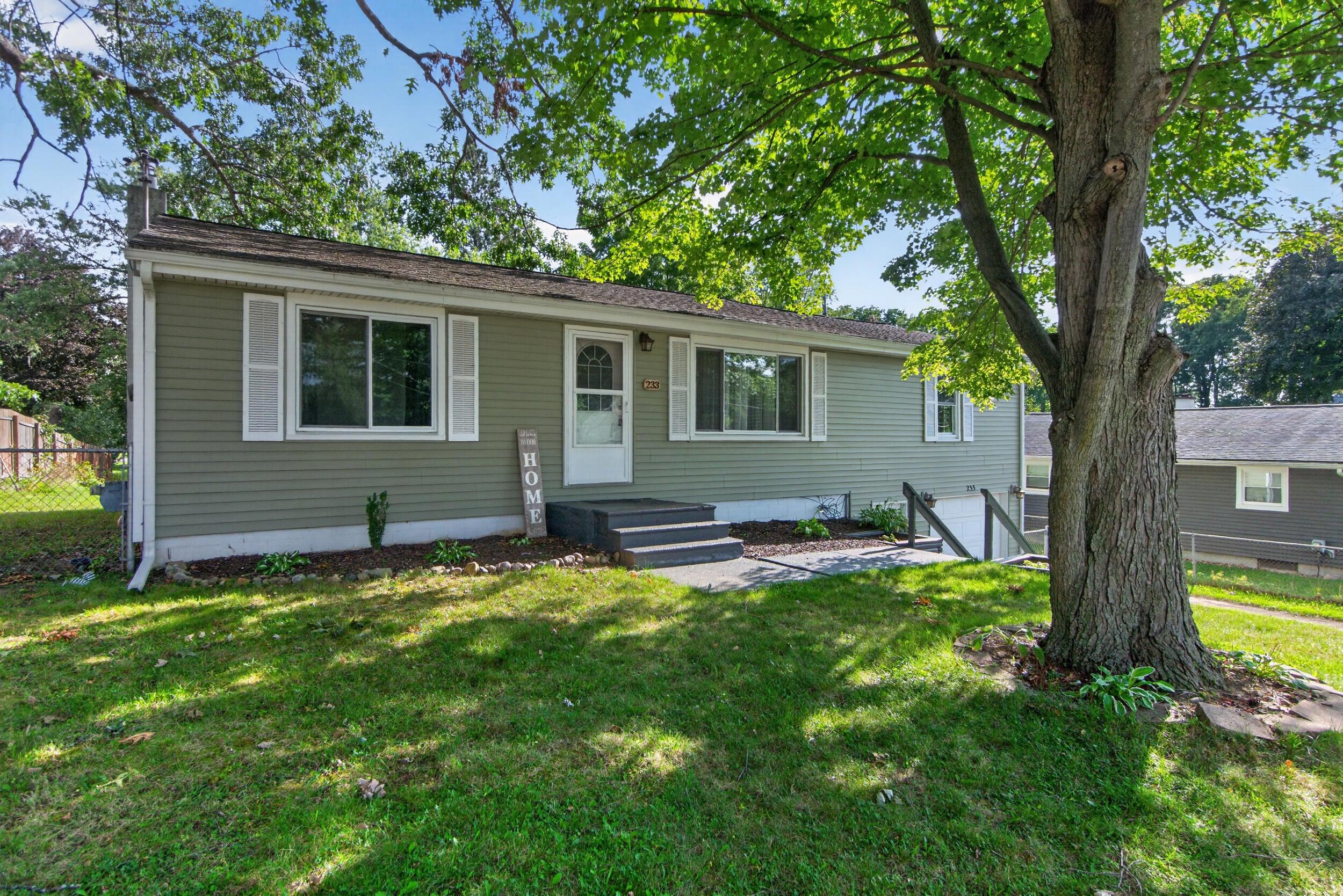 E Clark St, Jackson, MI 49203