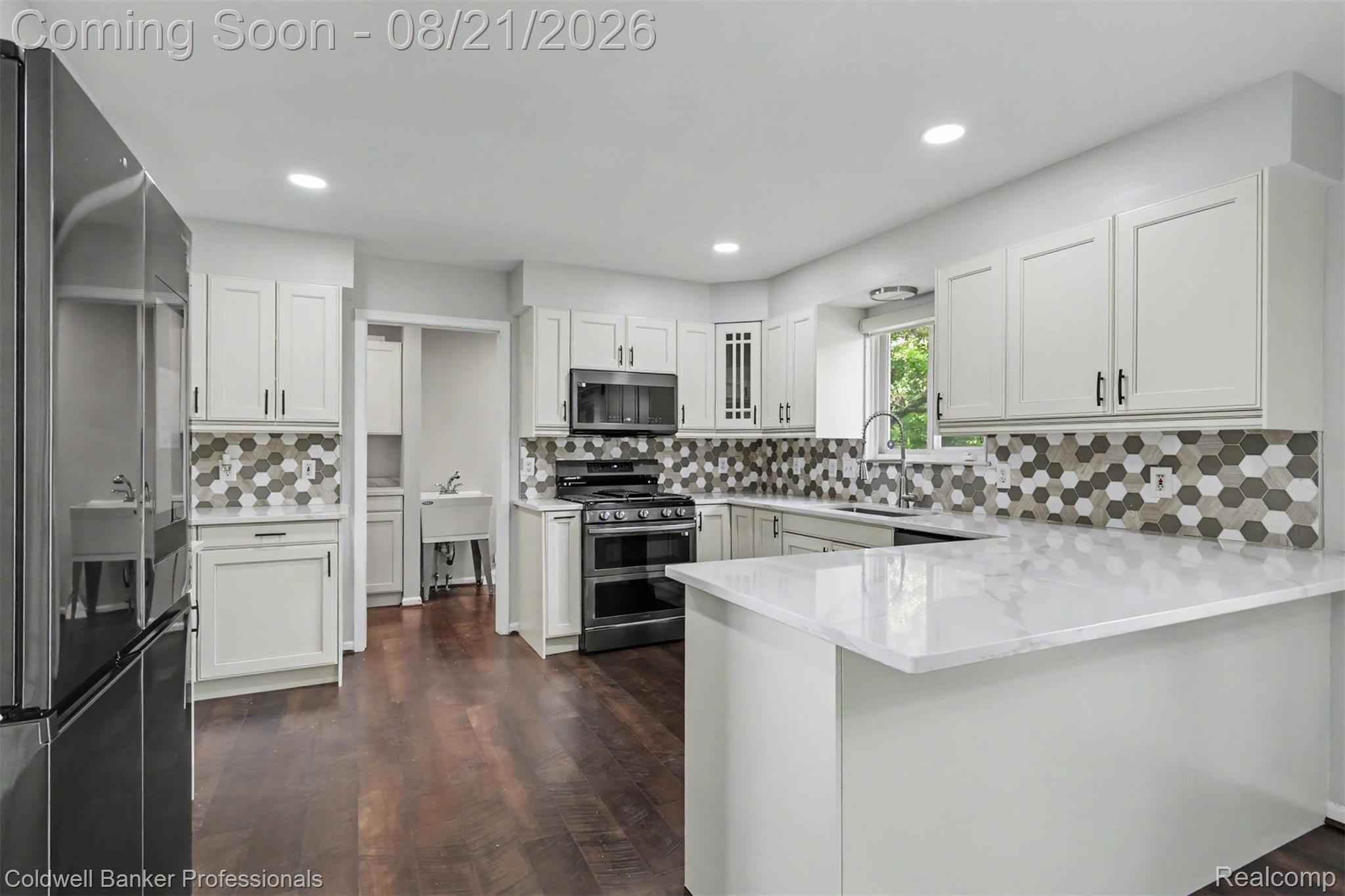 Stoneybrook Ct, Van Buren Township, MI 48111