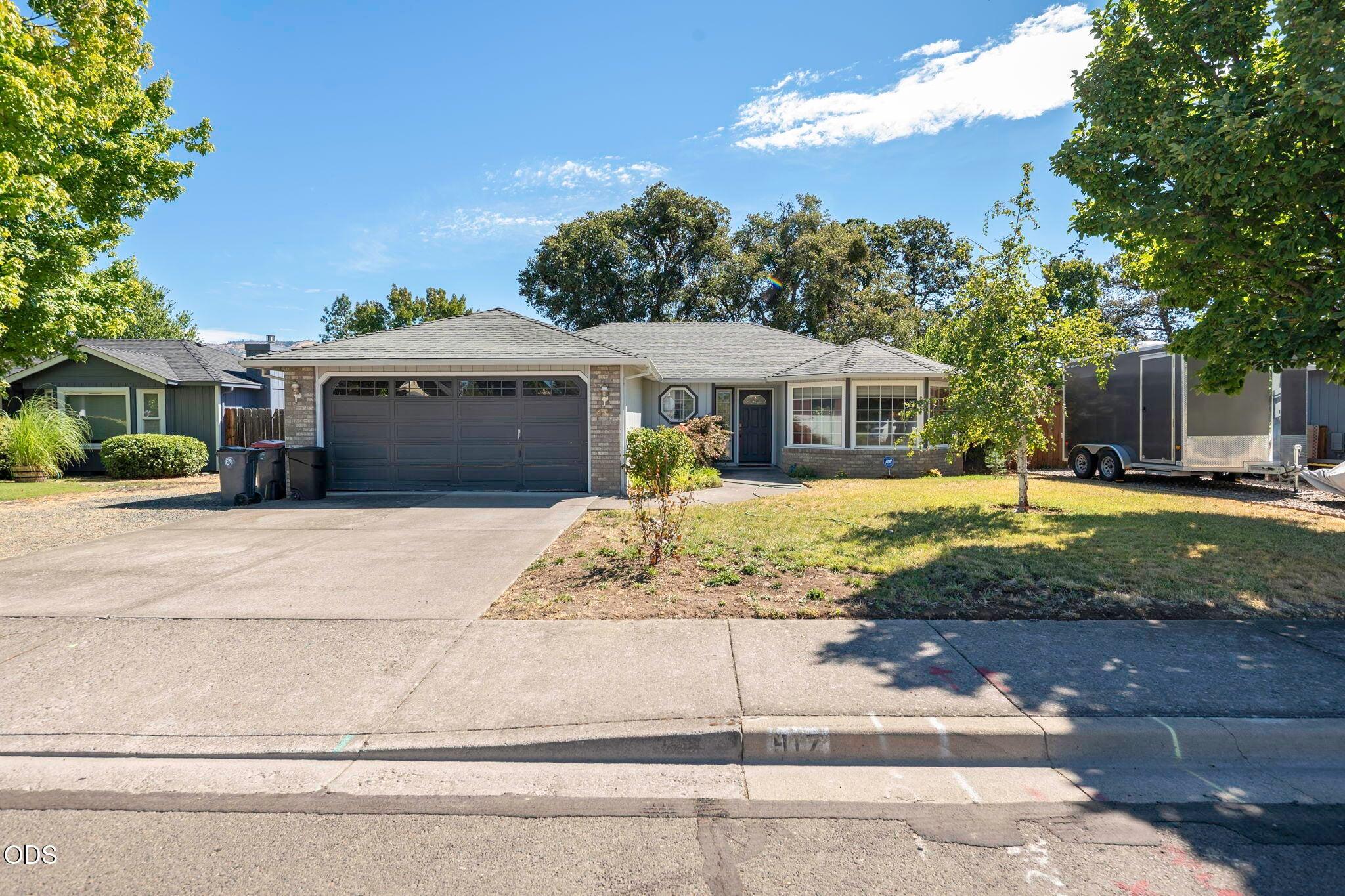 Rebecca Dr, Phoenix, OR 97535