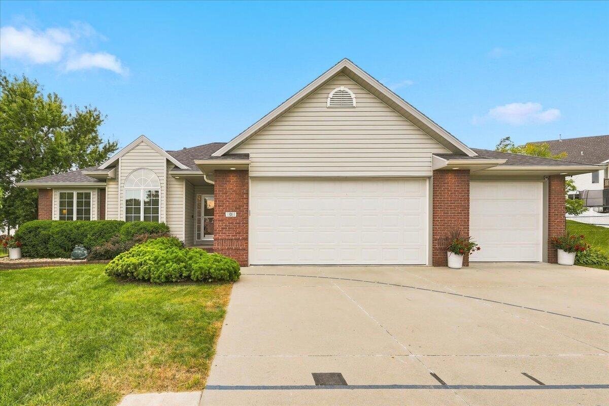 Garwin Cir W, Council Bluffs, IA 51503