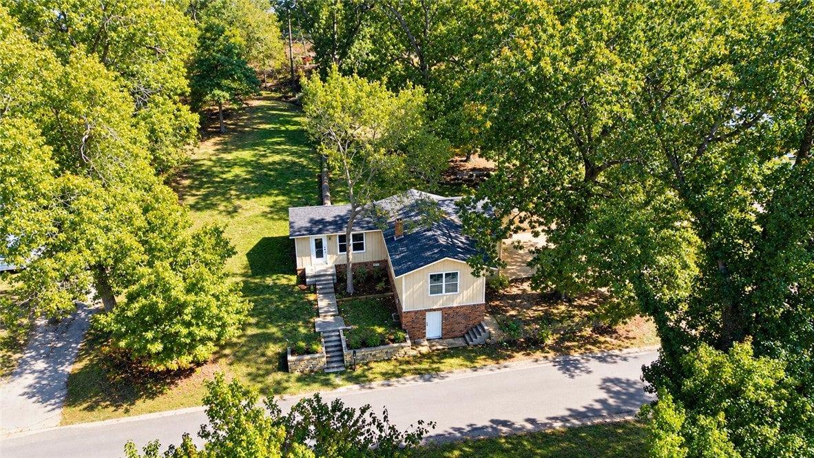 S Longview St, Noel, MO 64854