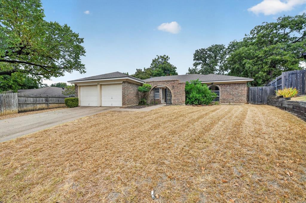 Bent Oak Dr, Bedford, TX 76021