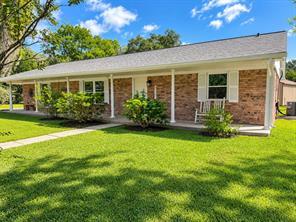 Edgewater St, Clute, TX 77531
