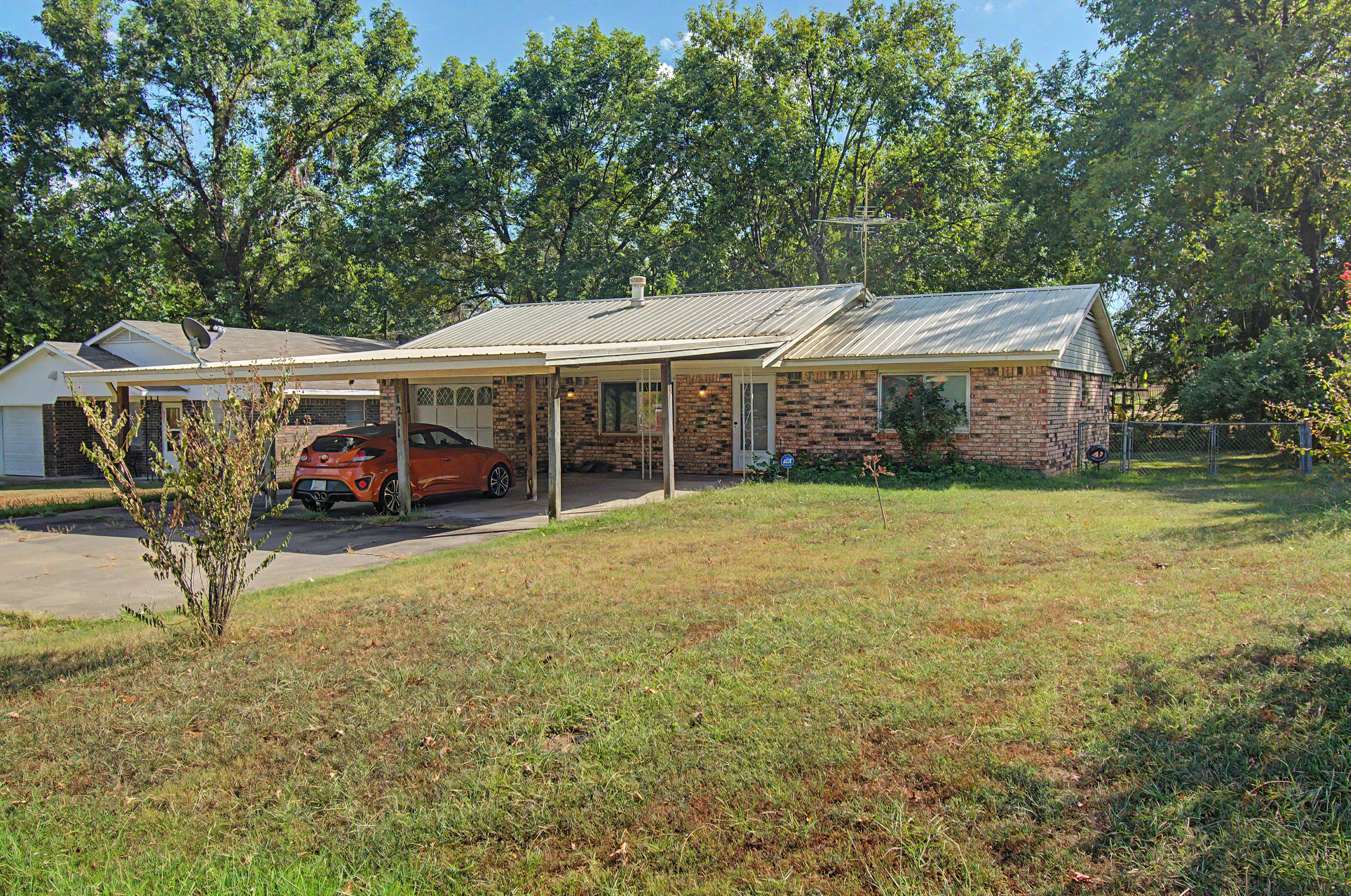 Frankfort Ave, Muskogee, OK 74403