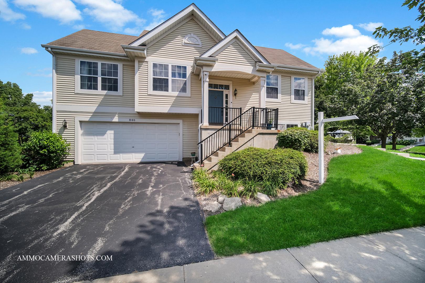 Clover Ln, Pingree Grove, IL 60140
