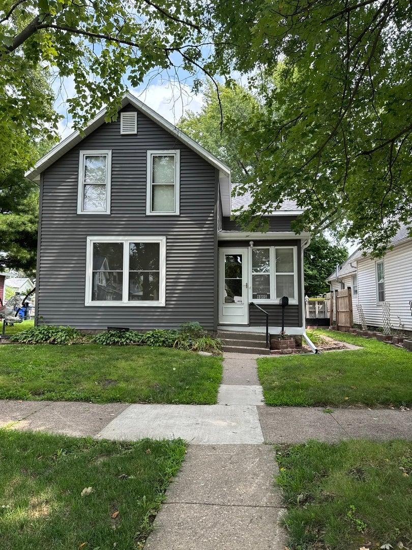 Pershing Blvd, Clinton, IA 52732