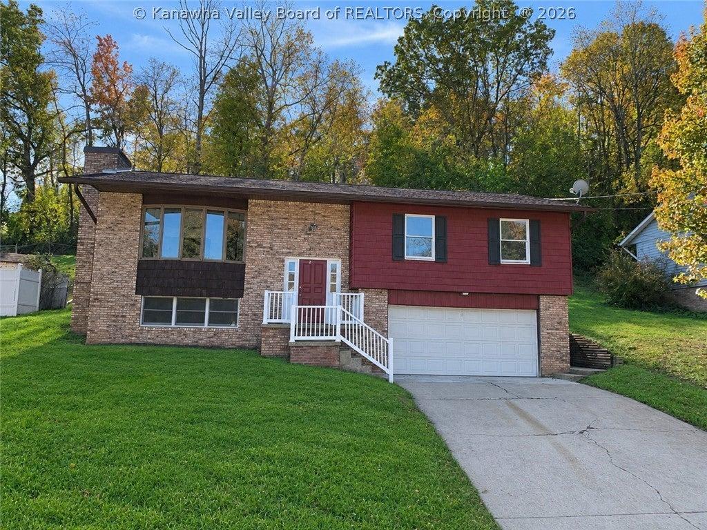 Pine Cir, Dunbar, WV 25064