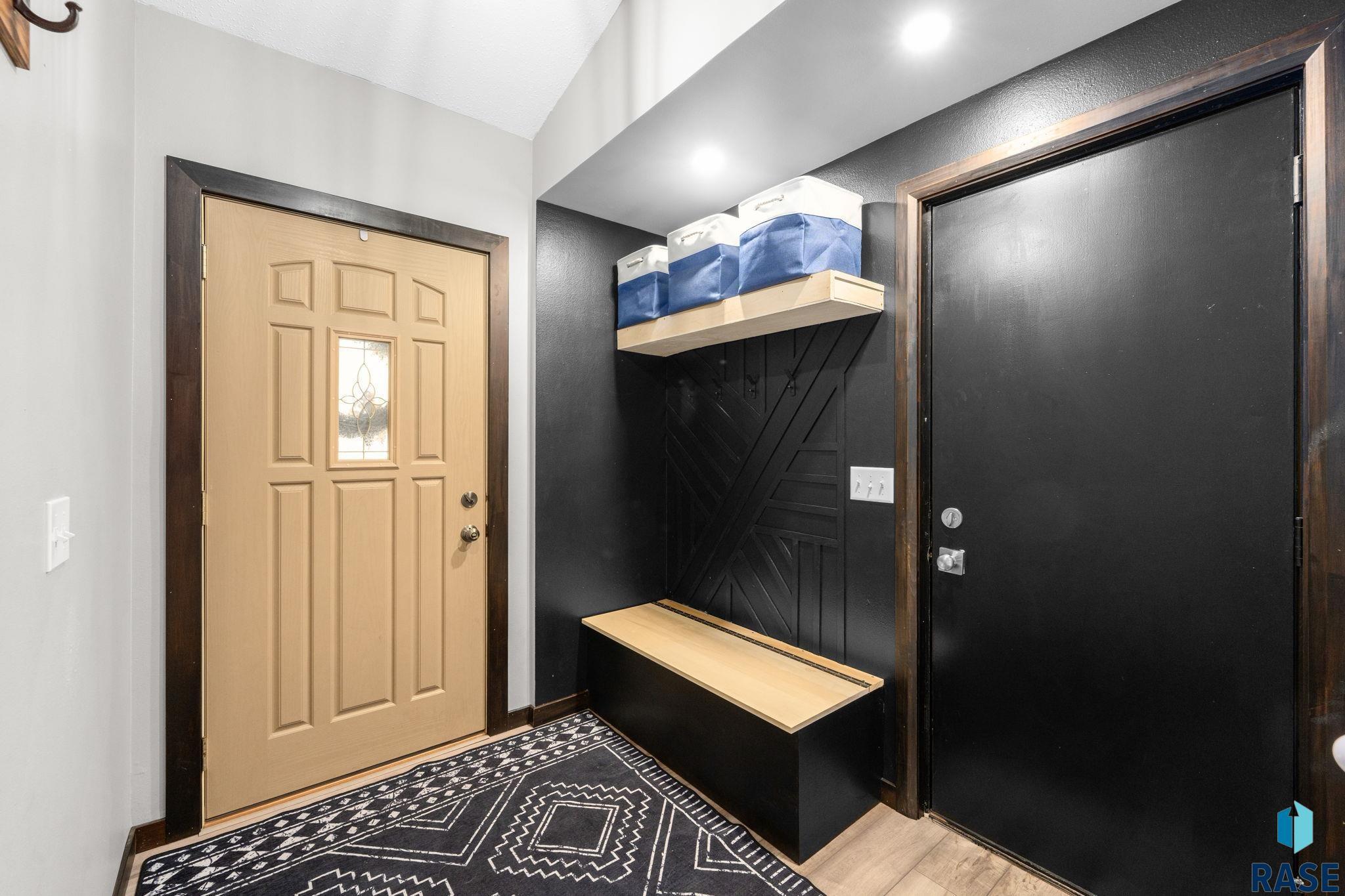 W Jeanne Dr, Sioux Falls, SD 57106