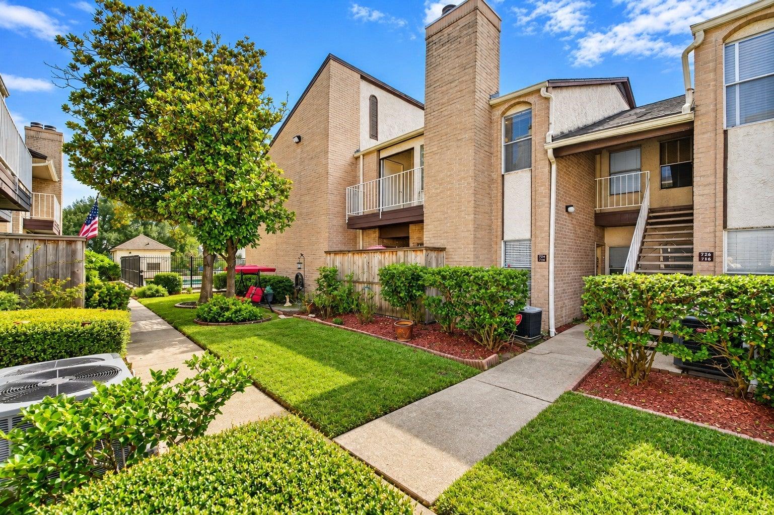 Spenwick Dr, Houston, TX 77055