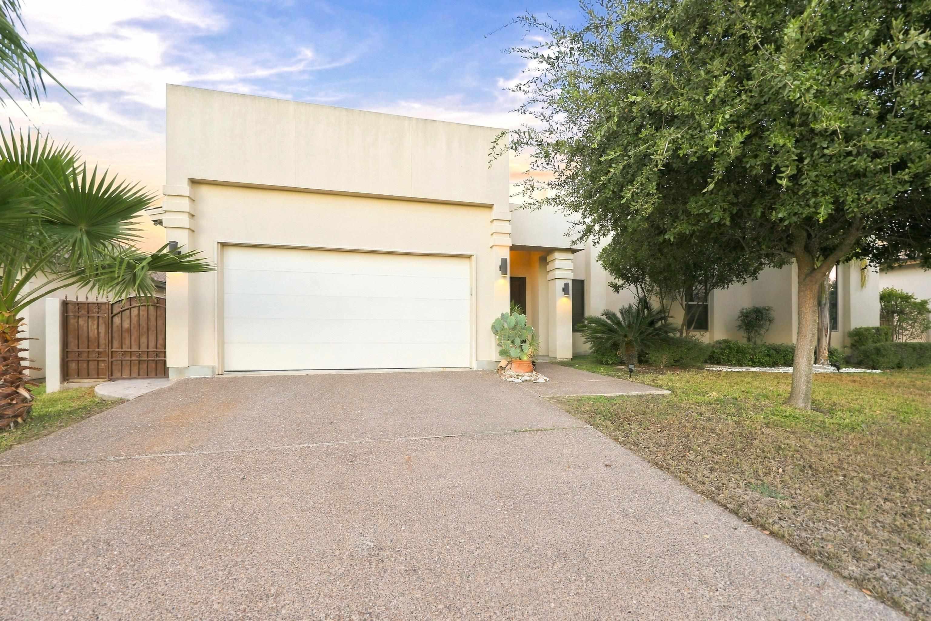 Patricia Highsmith Dr, Laredo, TX 78041