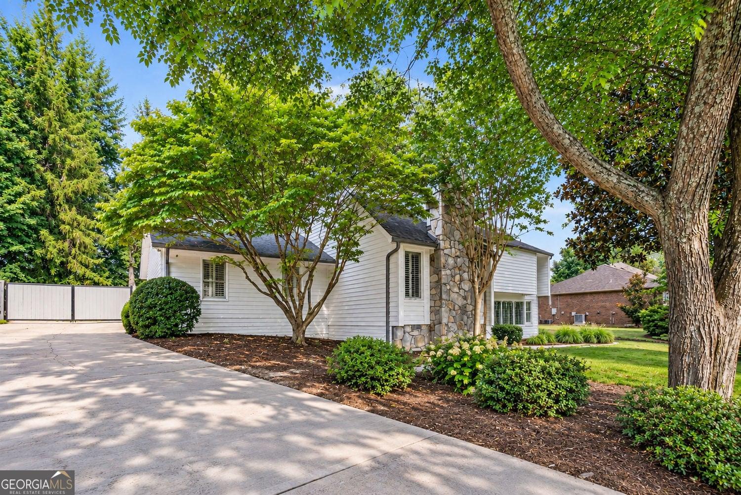 Saddle Lake Dr, Roswell, GA 30076