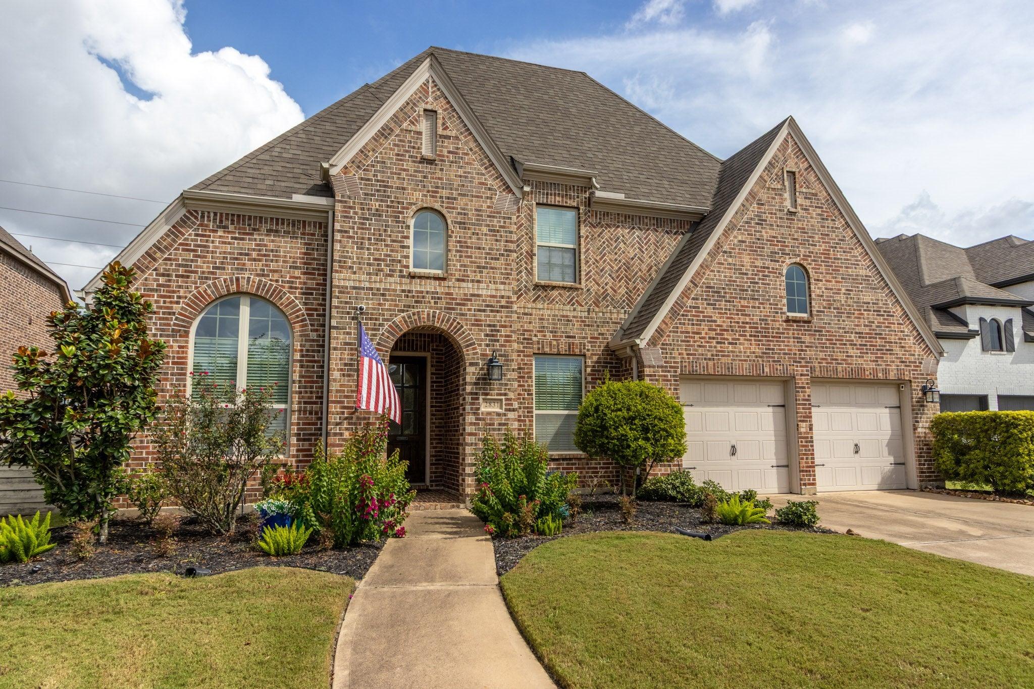 Maple Oak Ln, Manvel, TX 77578