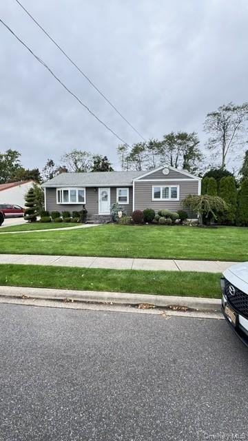 Clifford Dr, Farmingdale, NY 11735