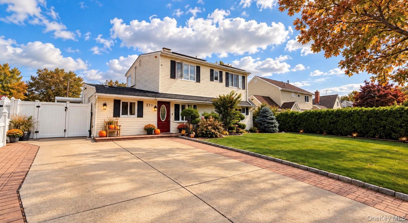 Twin Ln E, Wantagh, NY 11793