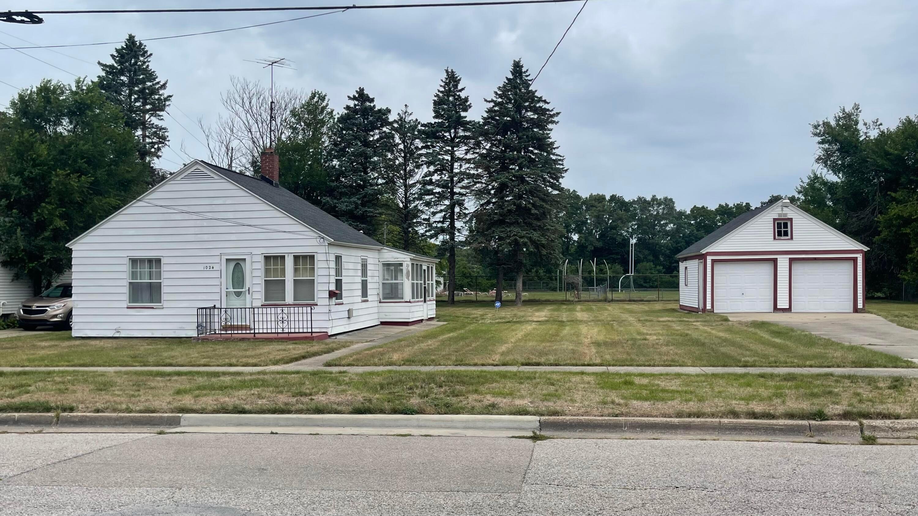 Amity Ave, Muskegon, MI 49442