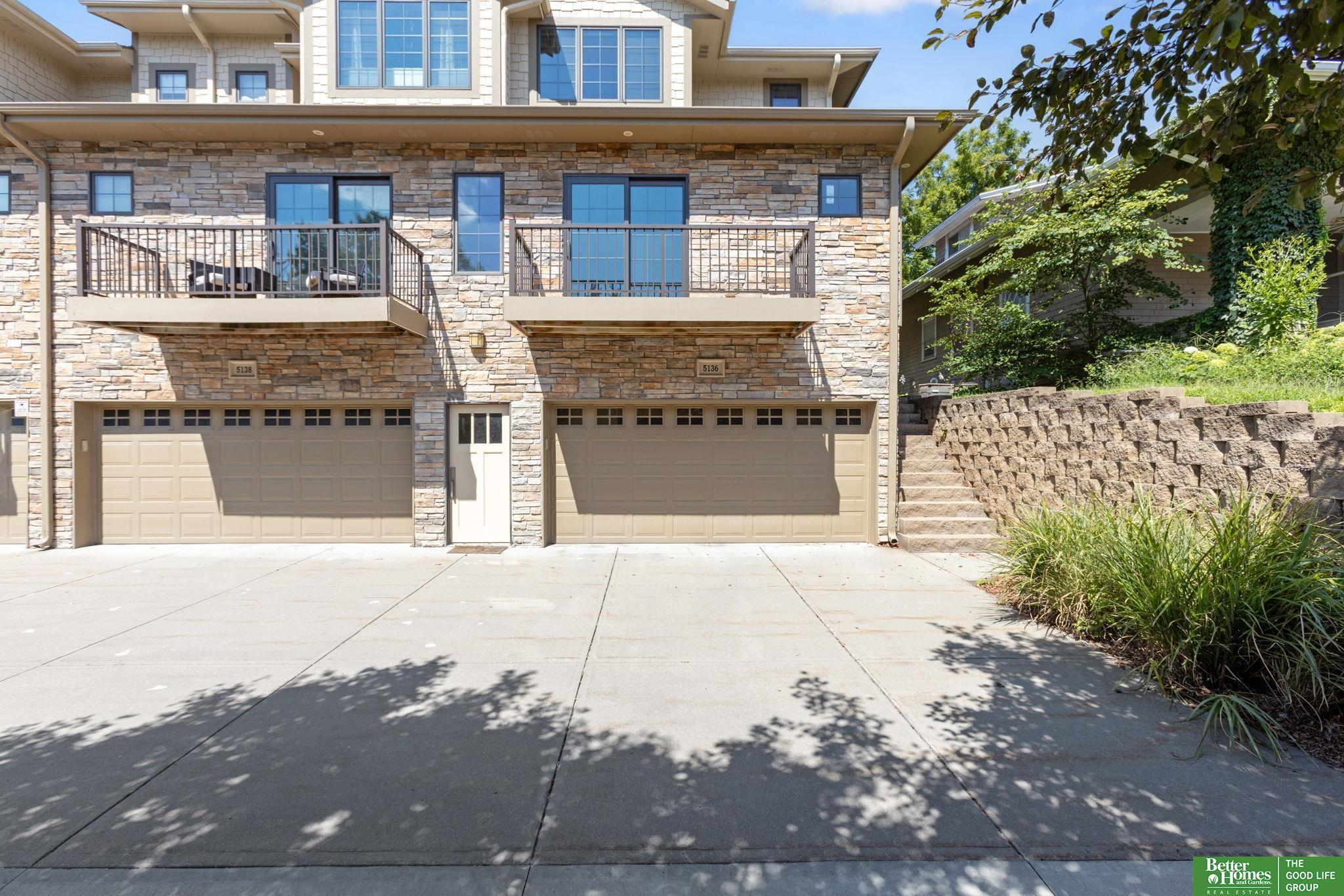 Dodge St, Omaha, NE 68132