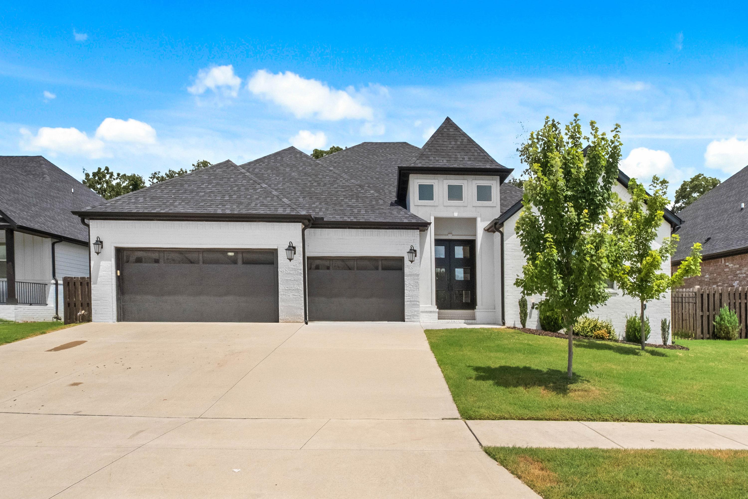 Westridge Ln, Centerton, AR 72719