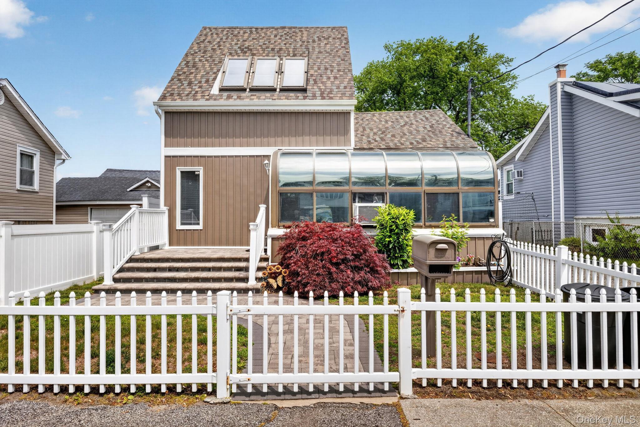 W Clearwater Rd, Lindenhurst, NY 11757