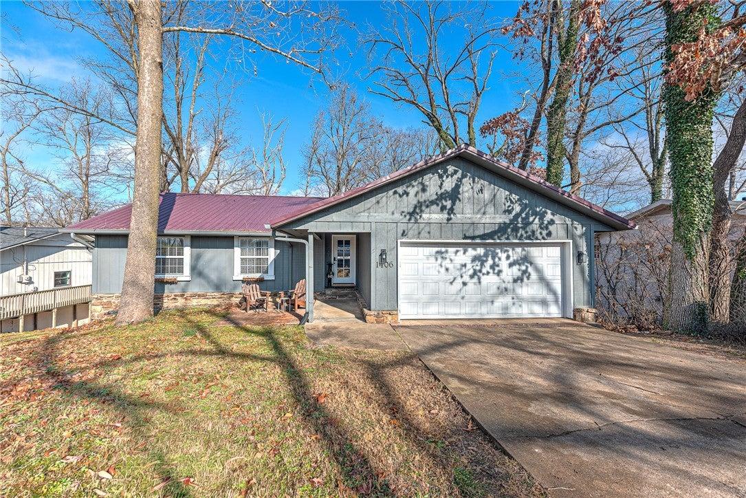 Dogwood Dr, Bentonville, AR 72712