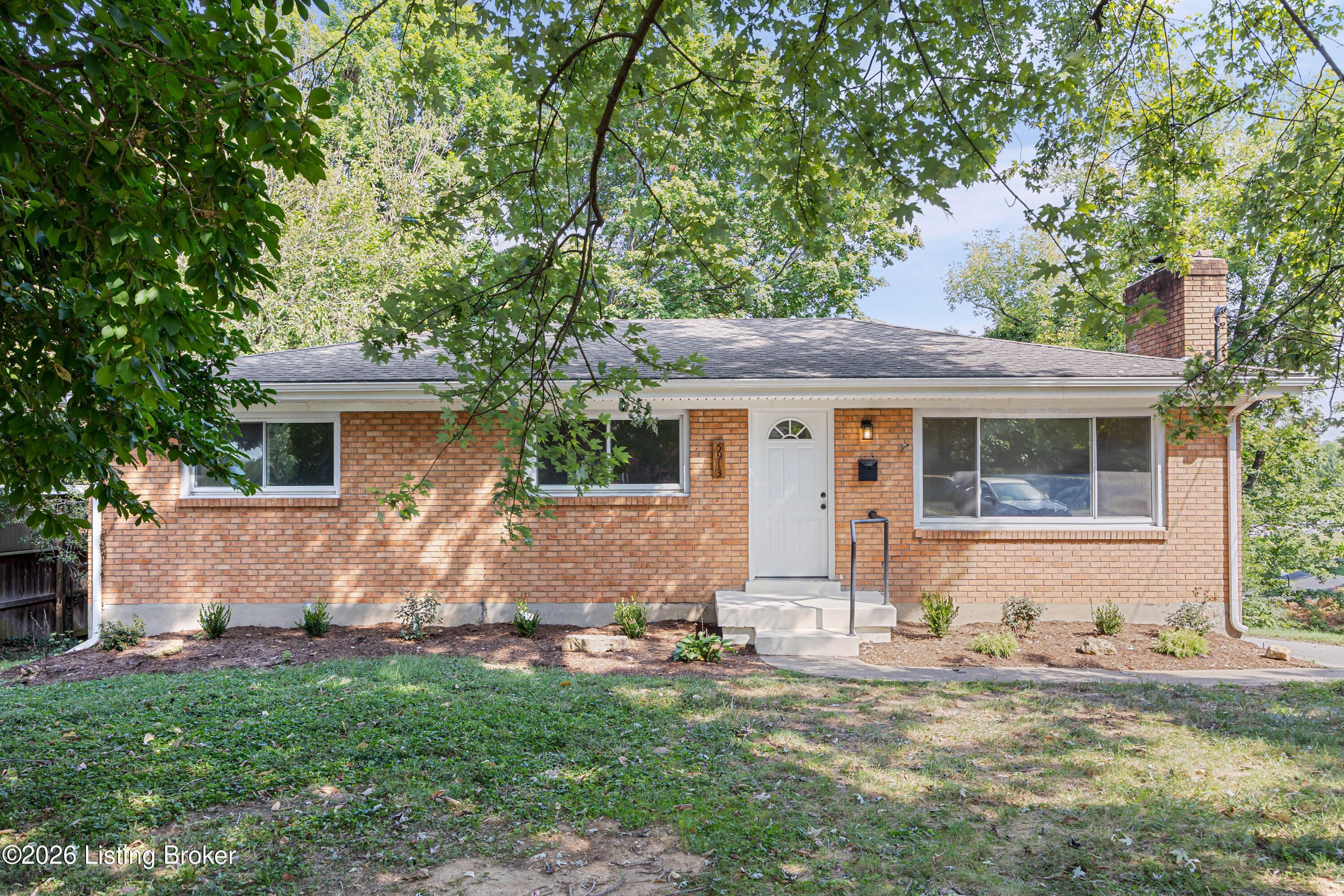 Colebrooke Ln, Louisville, KY 40219