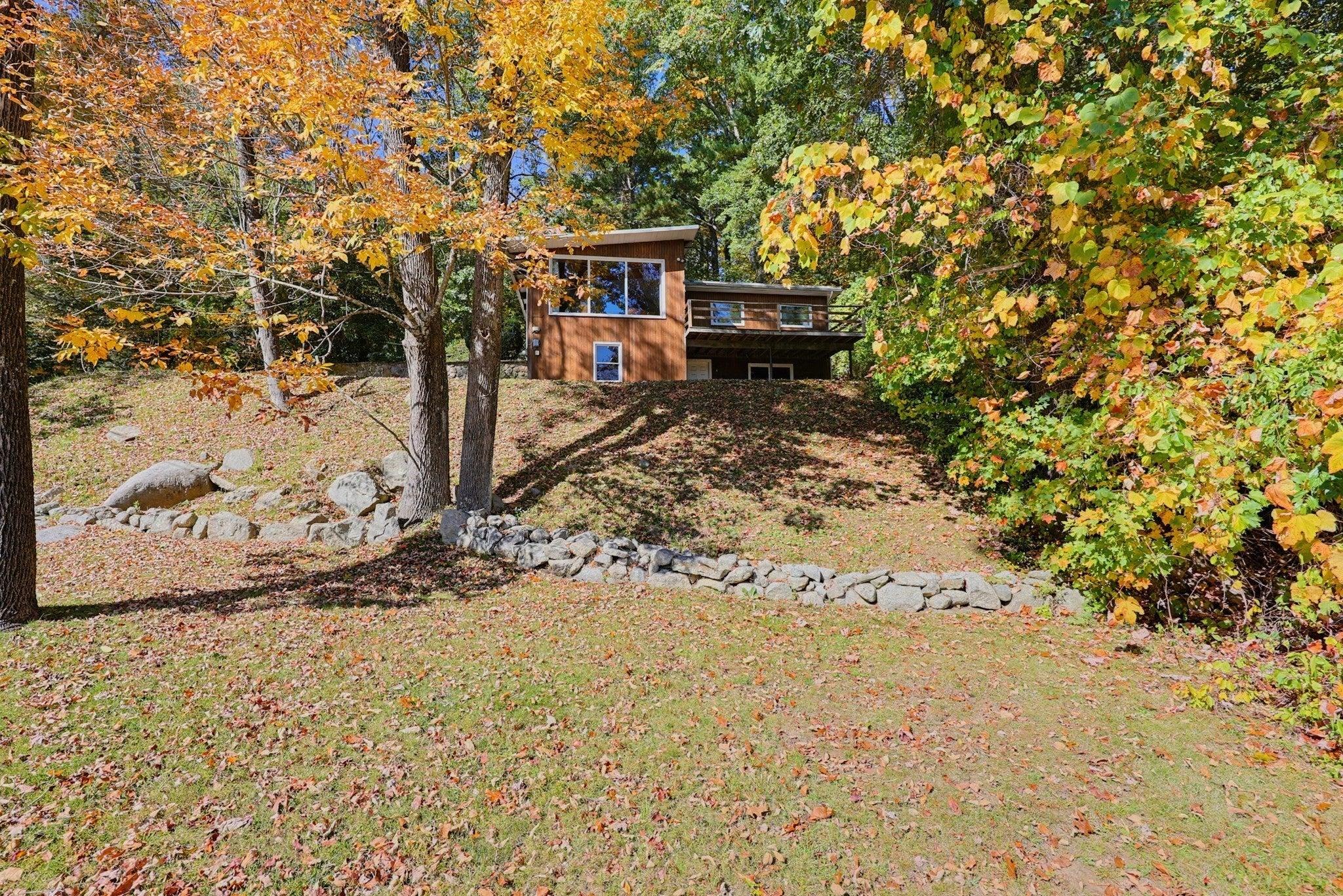 Dudley Ave, Whitinsville, MA 01588