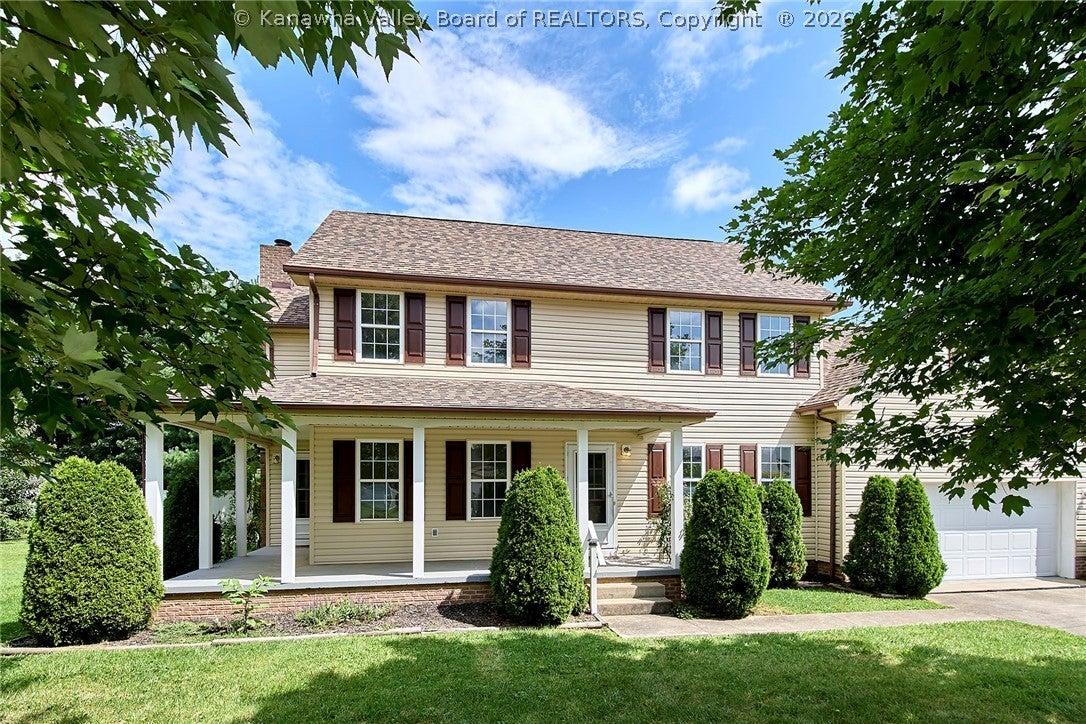 Christopher Dr, Hurricane, WV 25526