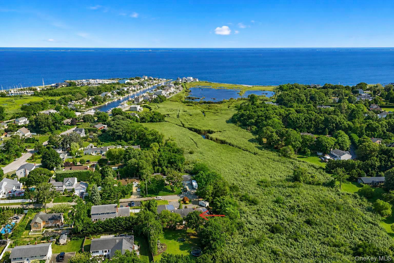 Reinhardt Ct, Blue Point, NY 11715