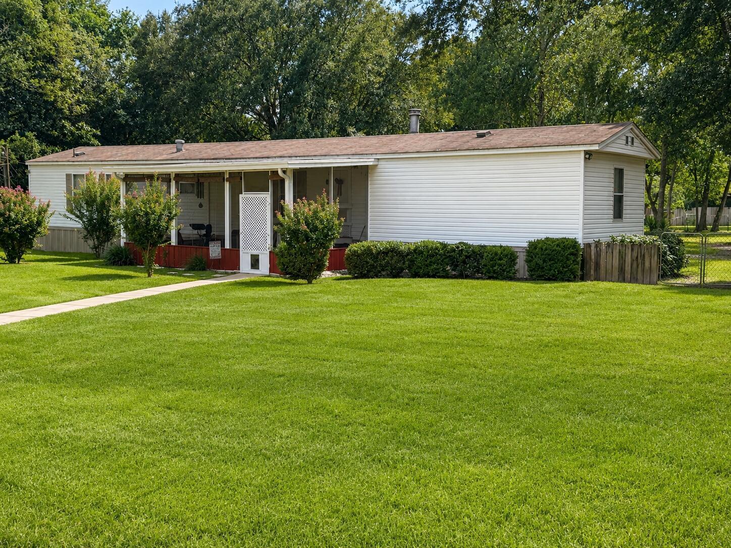 Central Dr, Milton, FL 32571