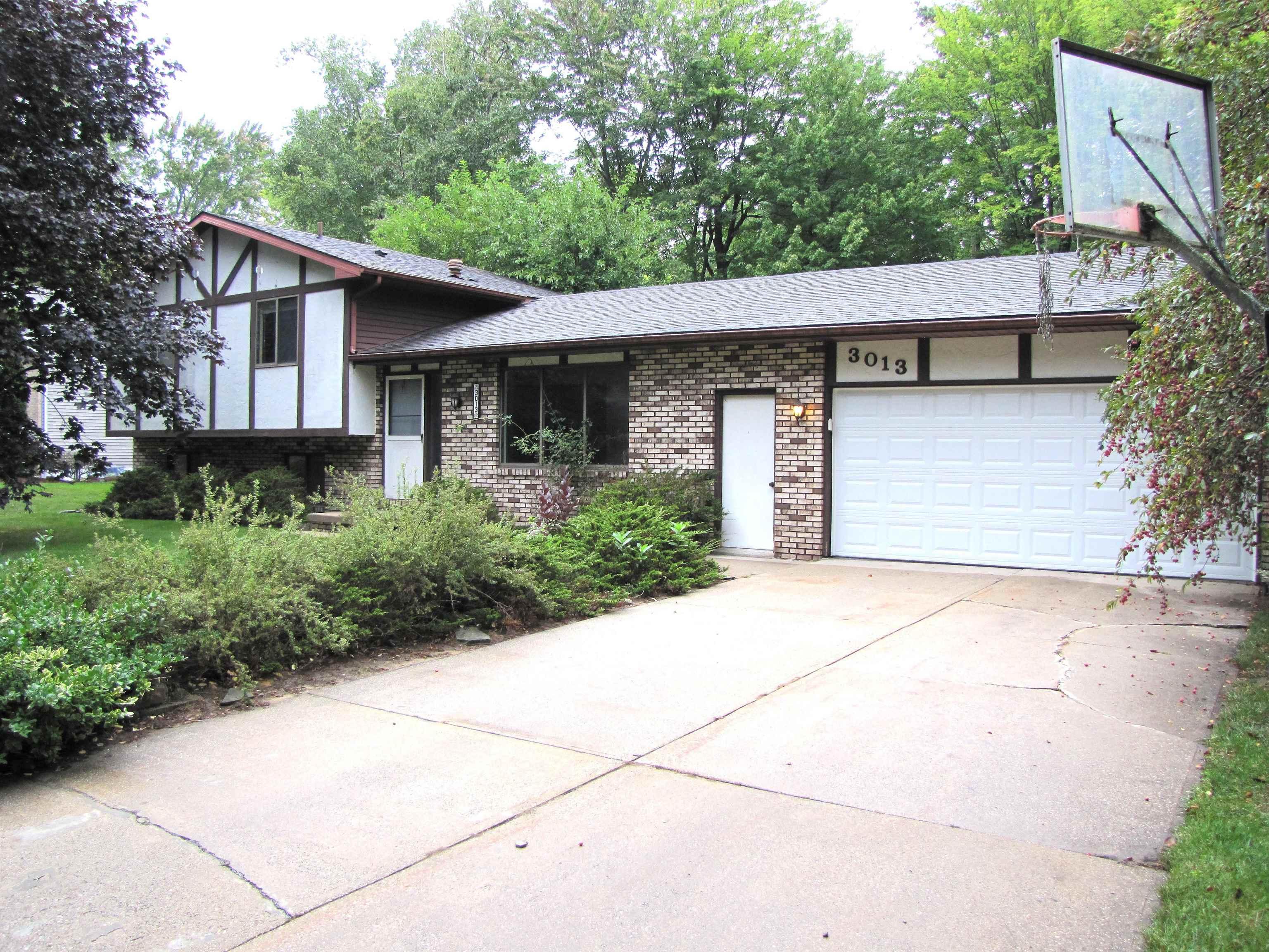Highbrook Dr, Midland, MI 48642