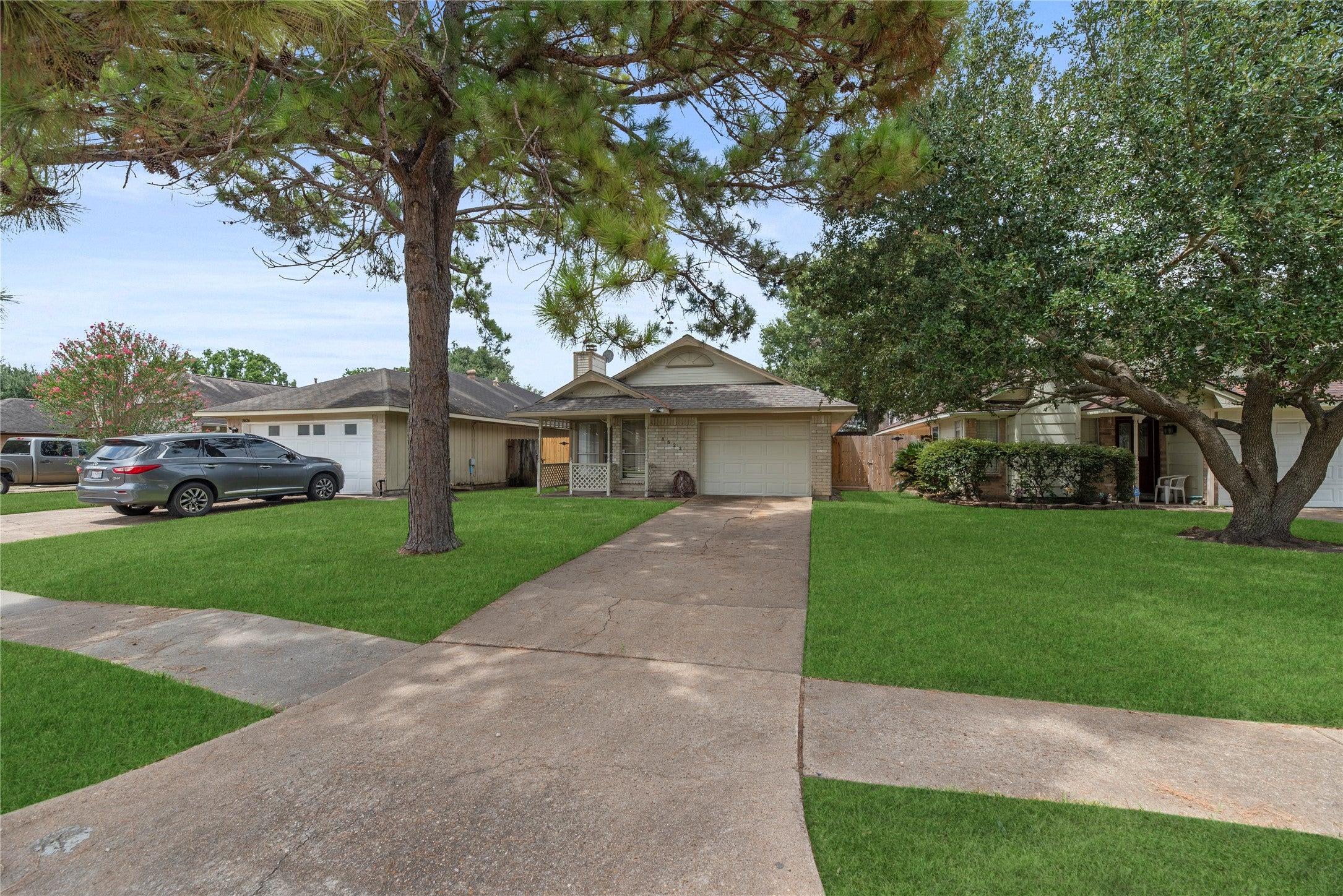 Ashlawn Dr, Houston, TX 77083