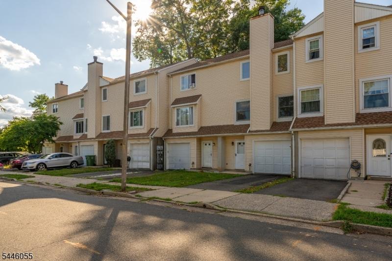 Jackson Ave, Roselle, NJ 07203