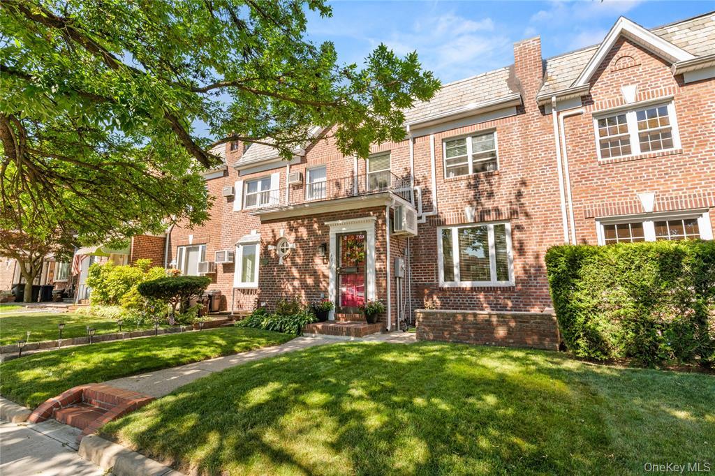 83rd St, Glendale, NY 11385