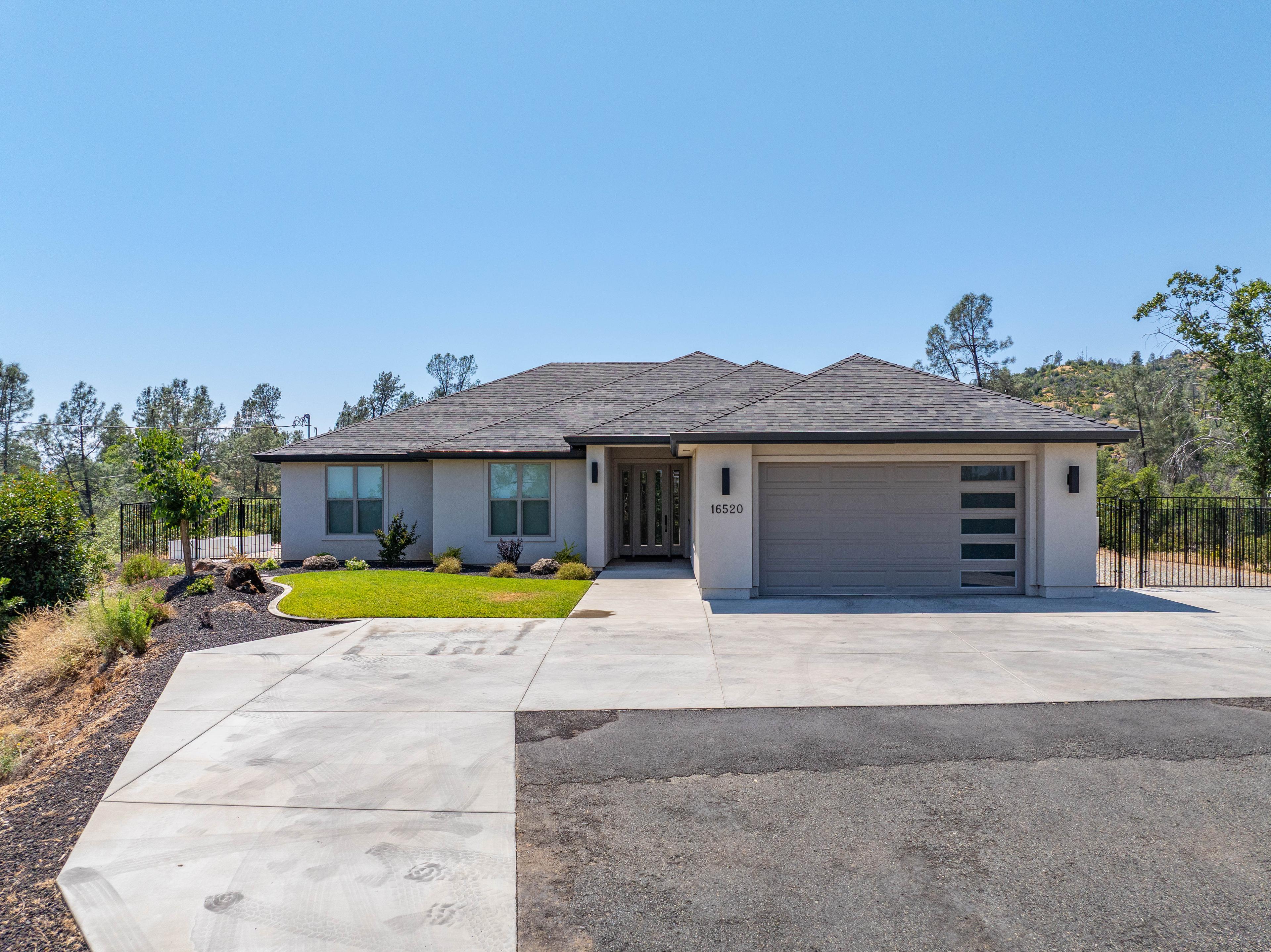 Blarney Ln, Redding, CA 96001