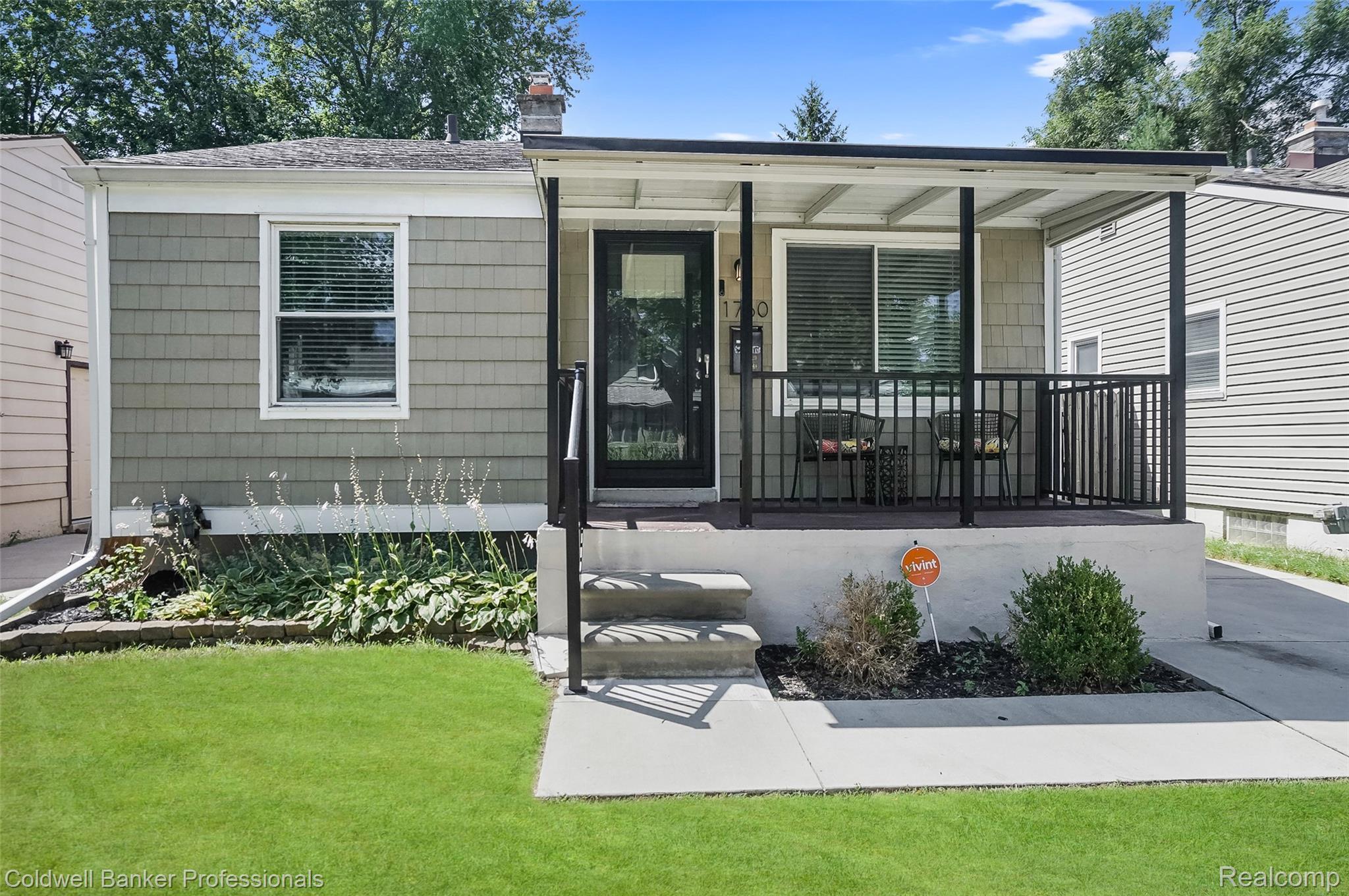 E Hazelhurst St, Ferndale, MI 48220