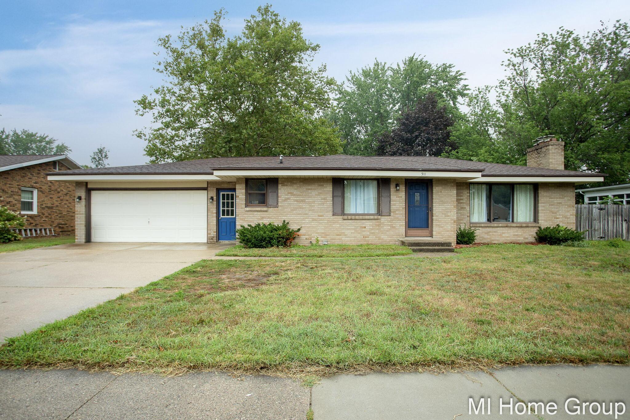 W 32nd St, Holland, MI 49423