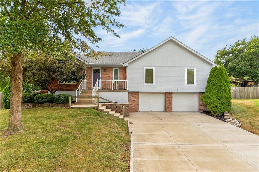 Nw Chestnut Cir, Blue Springs, MO 64015