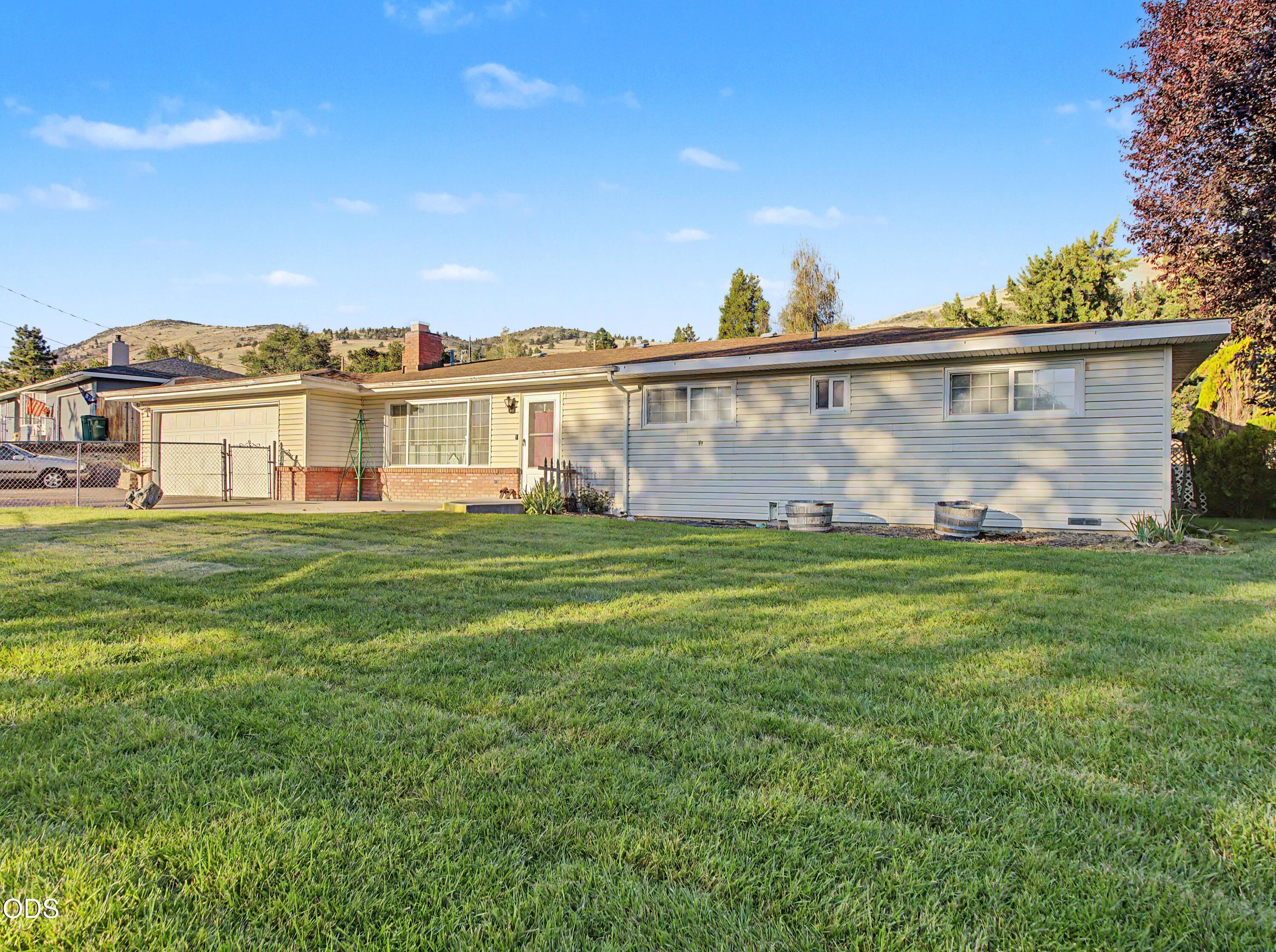 Carlson Dr, Klamath Falls, OR 97603