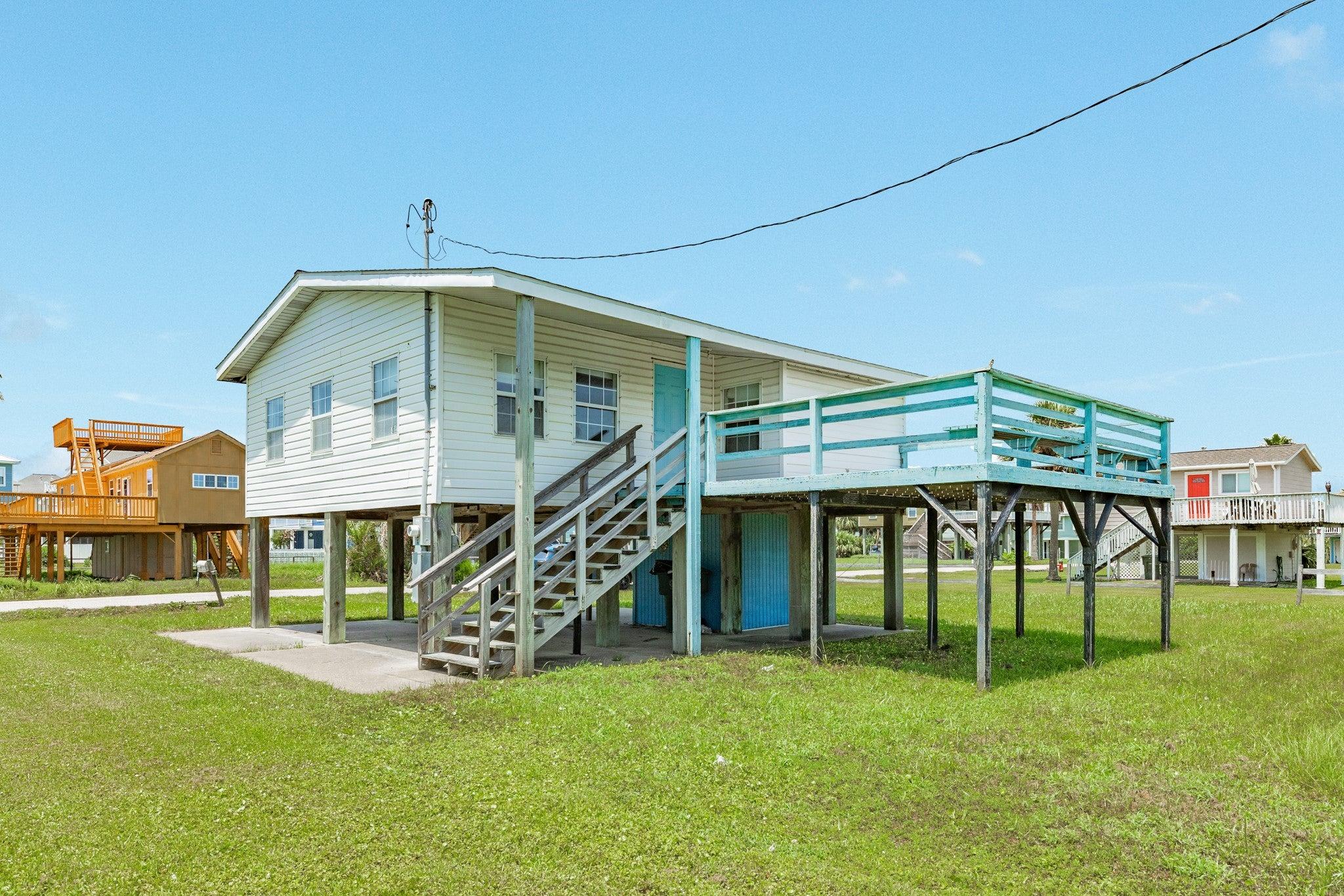 Oleander Dr, Galveston, TX 77554