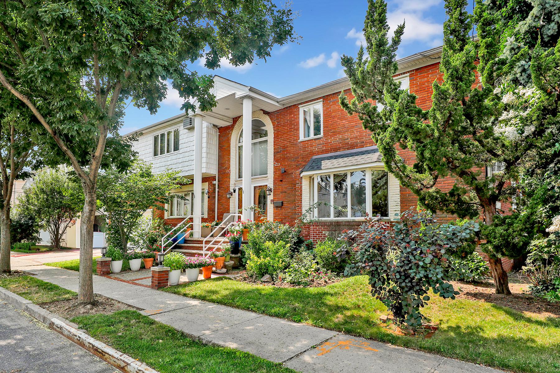 E 70th St, Brooklyn, NY 11234