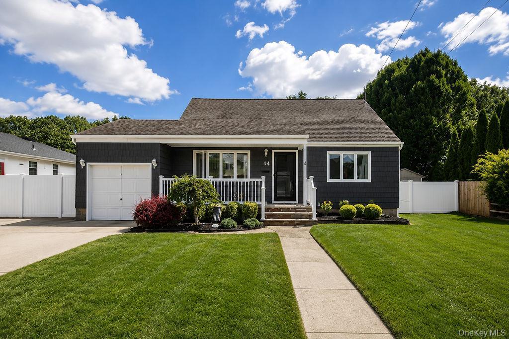 Sunset Ave, Farmingdale, NY 11735
