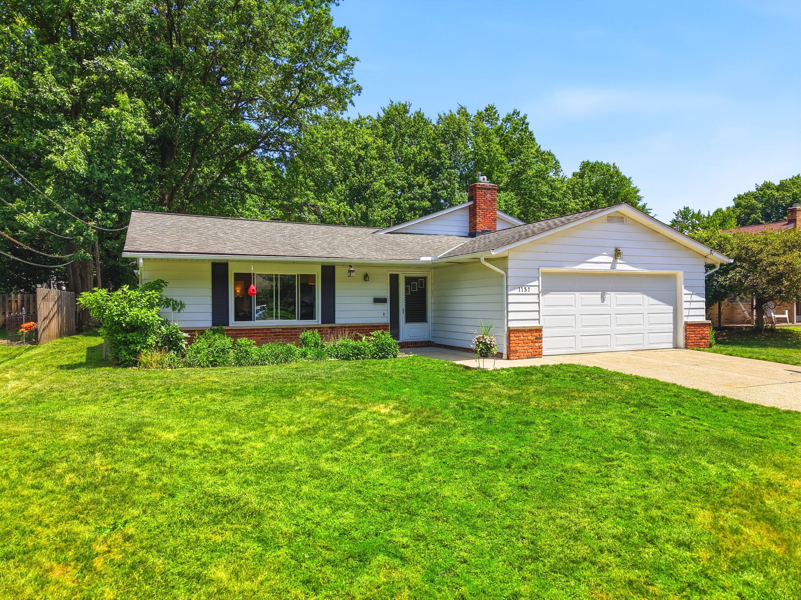 Hillrock Dr, Cleveland, OH 44121