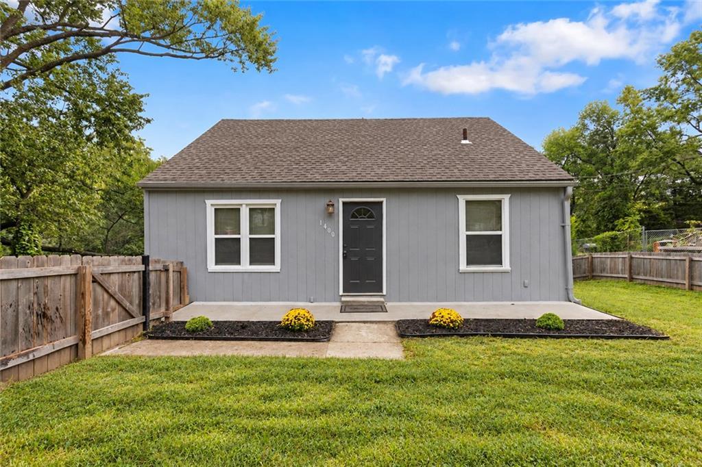 E Hayward Ave, Independence, MO 64050