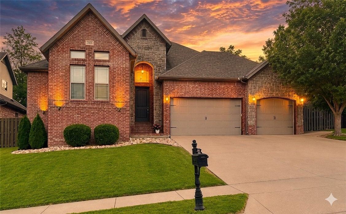 Ne Steinbeck Dr, Bentonville, AR 72712