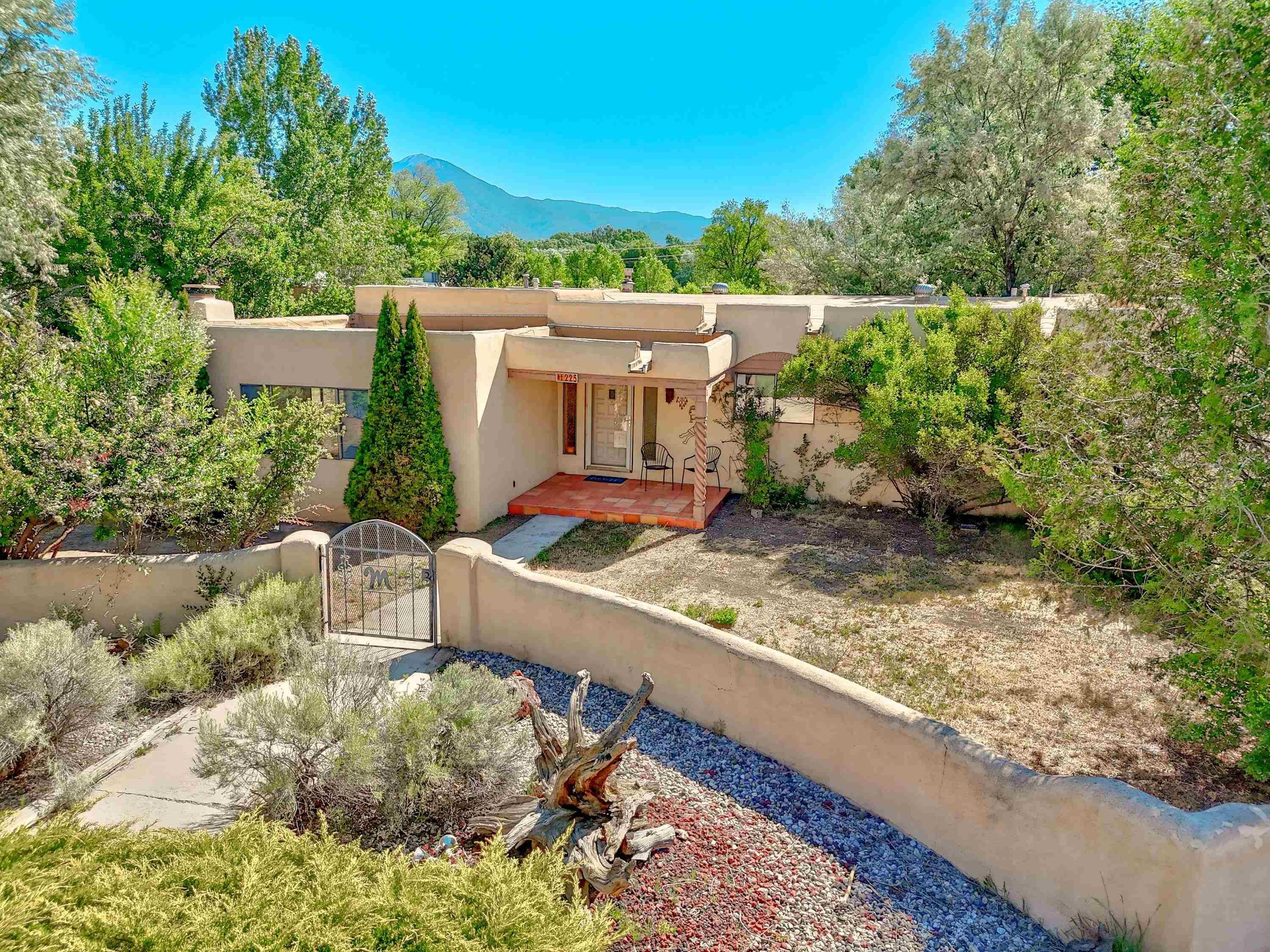 Victor Ct, Taos, NM 87571