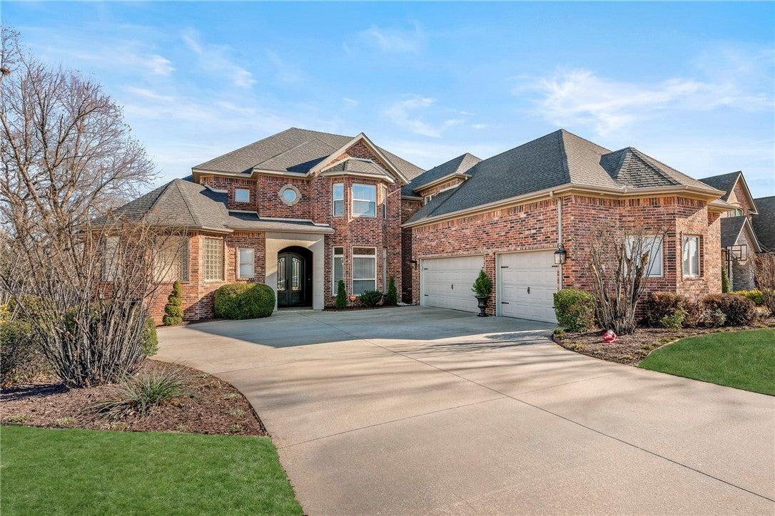 S Sloan Cir, Rogers, AR 72758