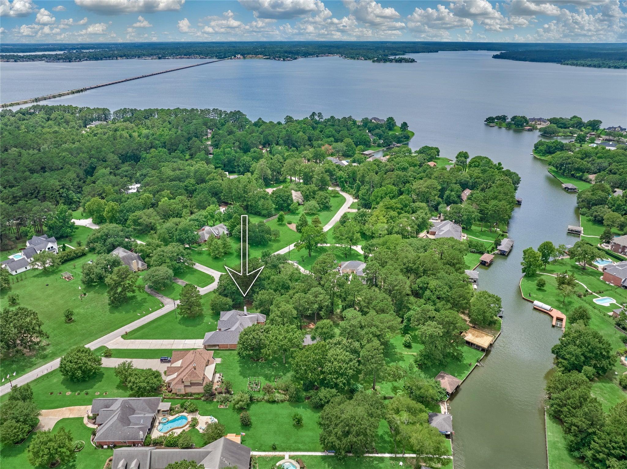 Hillshire Dr, Willis, TX 77318