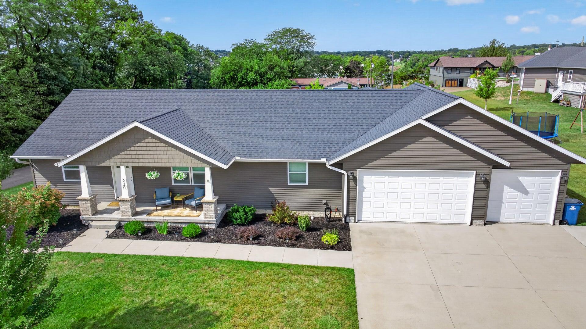 6th St, Fulton, IL 61252