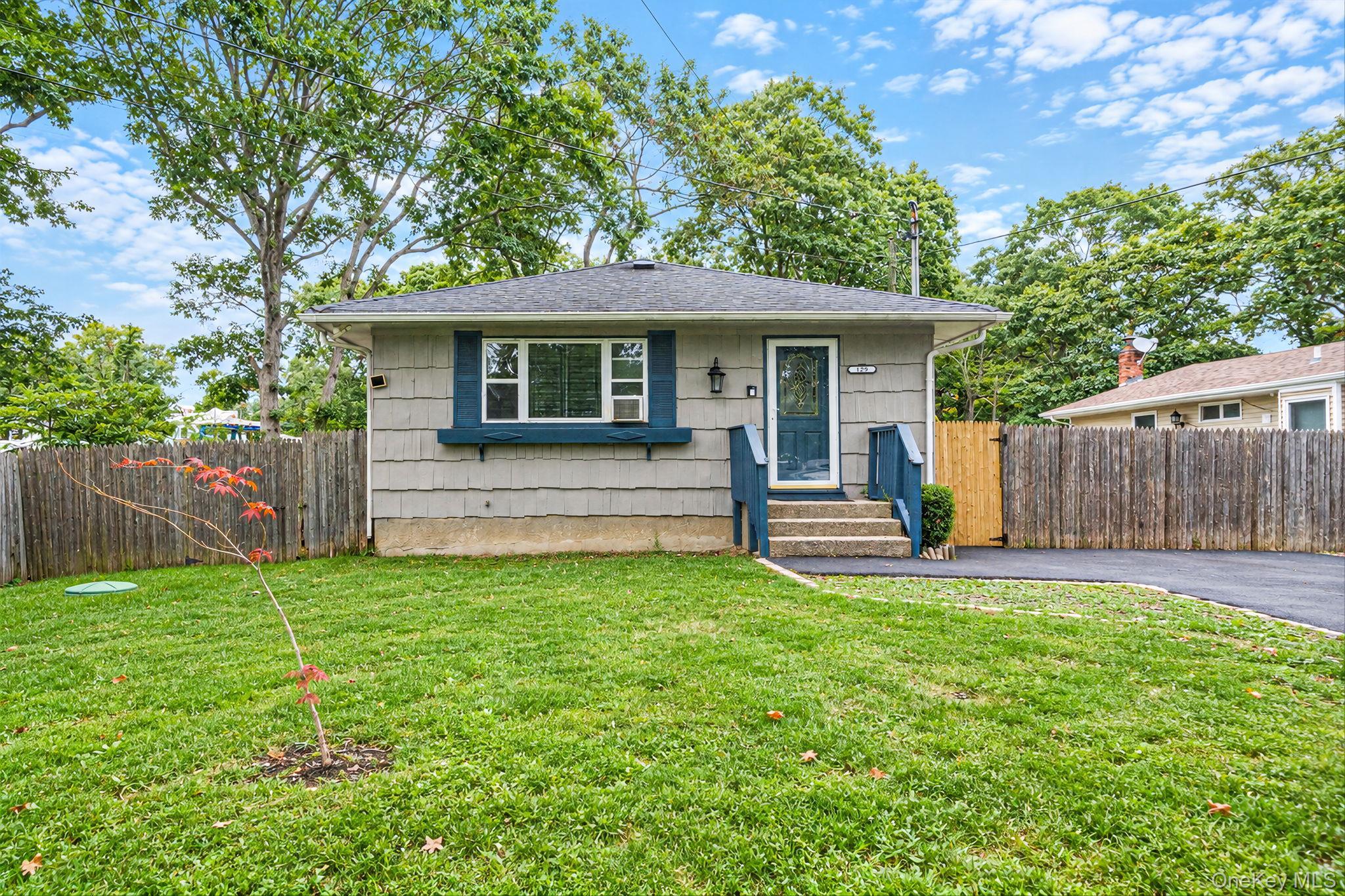 Shinnecock Ave, Mastic, NY 11950