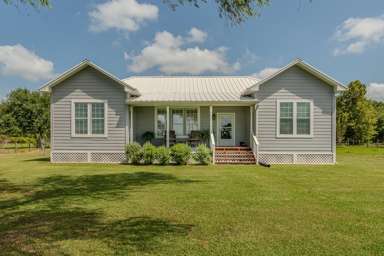 E Buccaneer Dr, Winnie, TX 77665